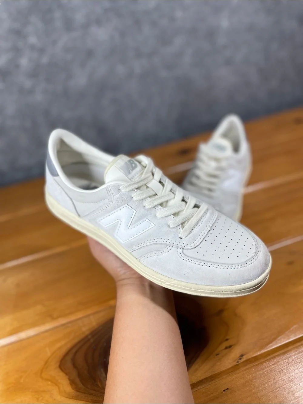New Balance T500 Mens Size 7 / Womens 8.5 White Gray Suede Sneakers CT500PMG
